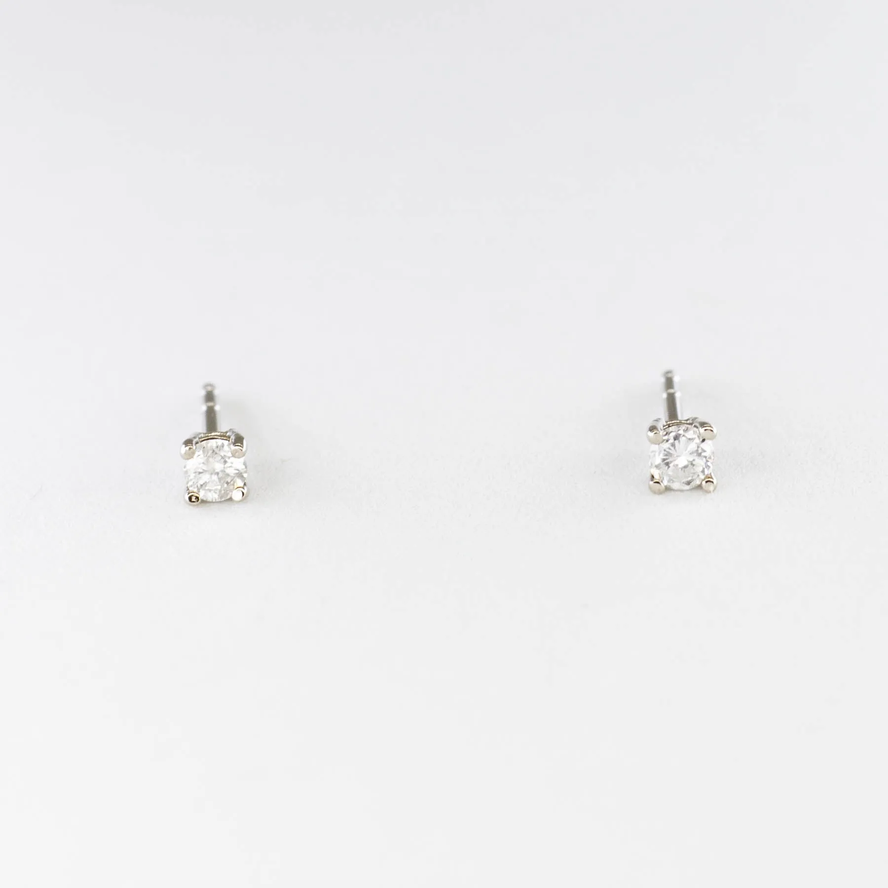 100 Ways Jewelry '100 Ways' White Gold Diamond Small Studs | 1/8 ctw |