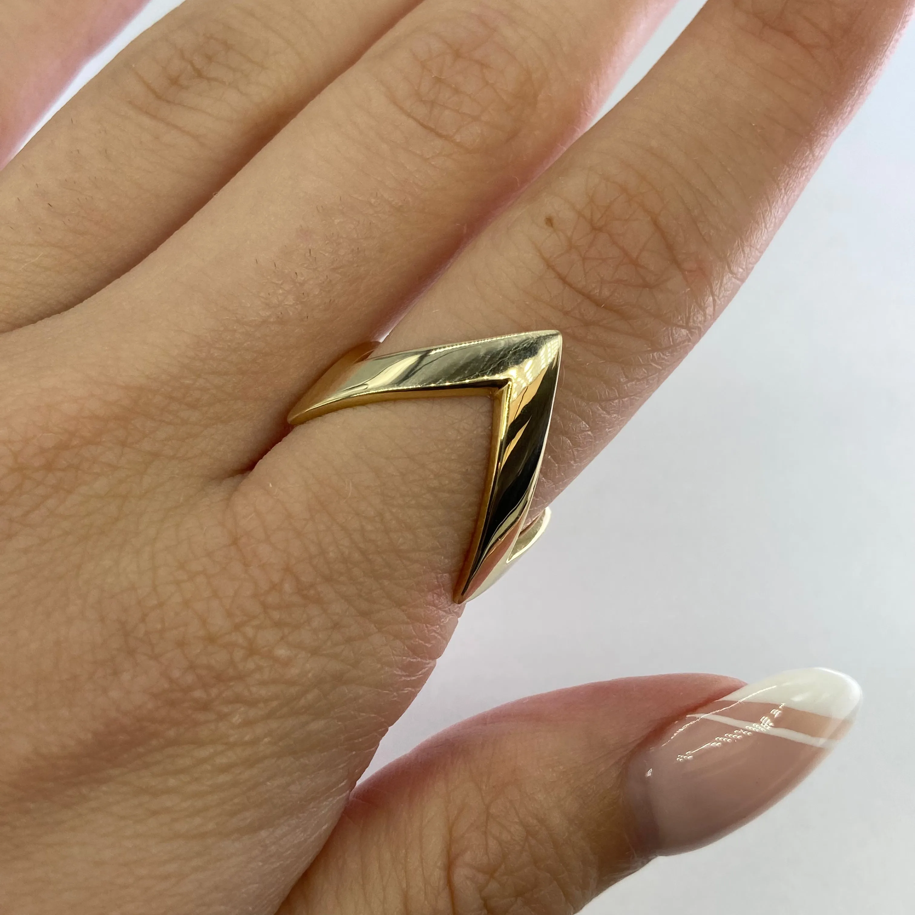 100 Ways Jewelry '100 Ways' Yellow Gold V Ring | SZ 7 |