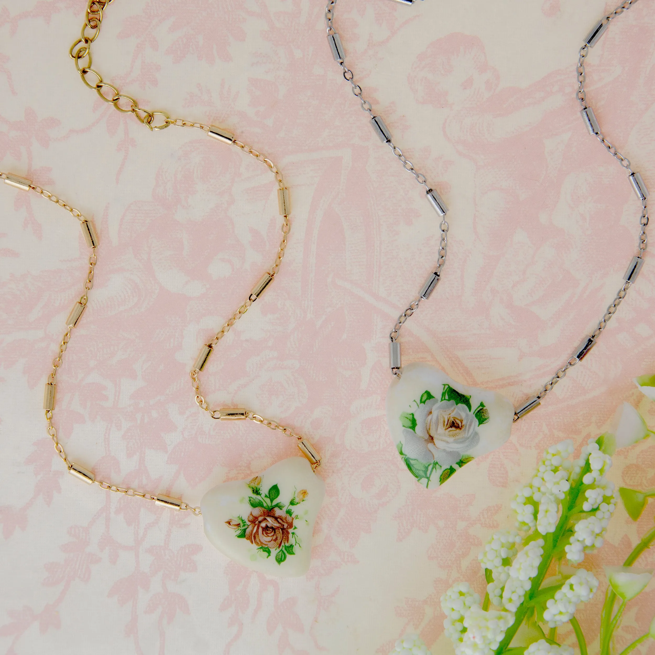 1928 Jewelry 85' Porcelain Heart & Rose Pendant Necklace 15"   3" Extension 1928 Jewelry