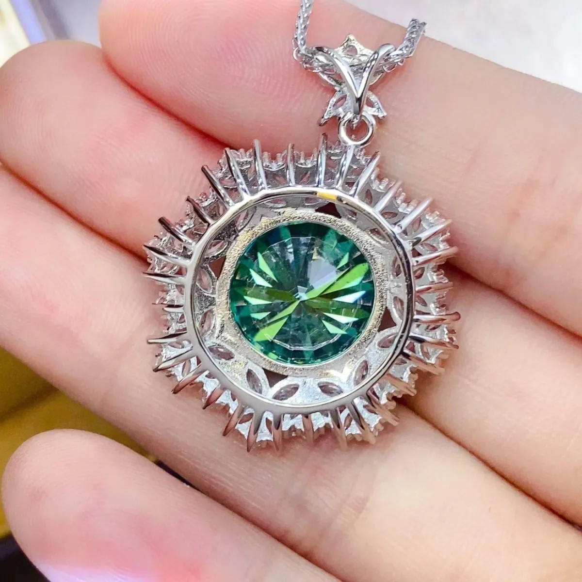 925 Sterling Silver Jewelry 10 Carat Moissanite 925 Sterling Silver Pendant Necklace