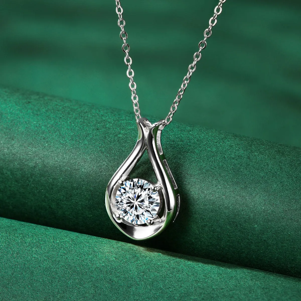 925 Sterling Silver Jewelry 2 Carat Moissanite 925 Sterling Silver Pendant Necklace