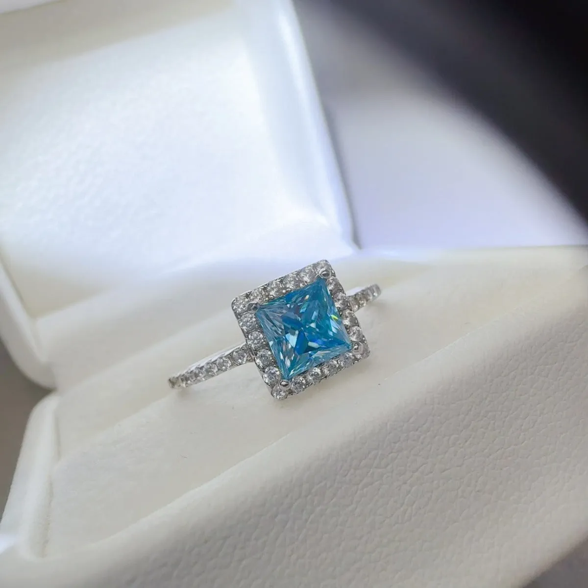 925 Sterling Silver Jewelry 2 Carat Moissanite 925 Sterling Silver Square Shape Ring