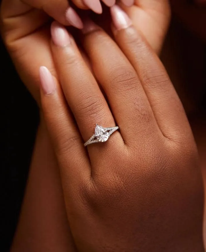 925 Sterling Silver Jewelry Split Shank Pear Cut Moissanite Engagement Ring in 925 Sterling Silver