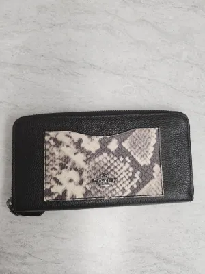 Coach Bags Wallet Designer By Coach, Size: Large