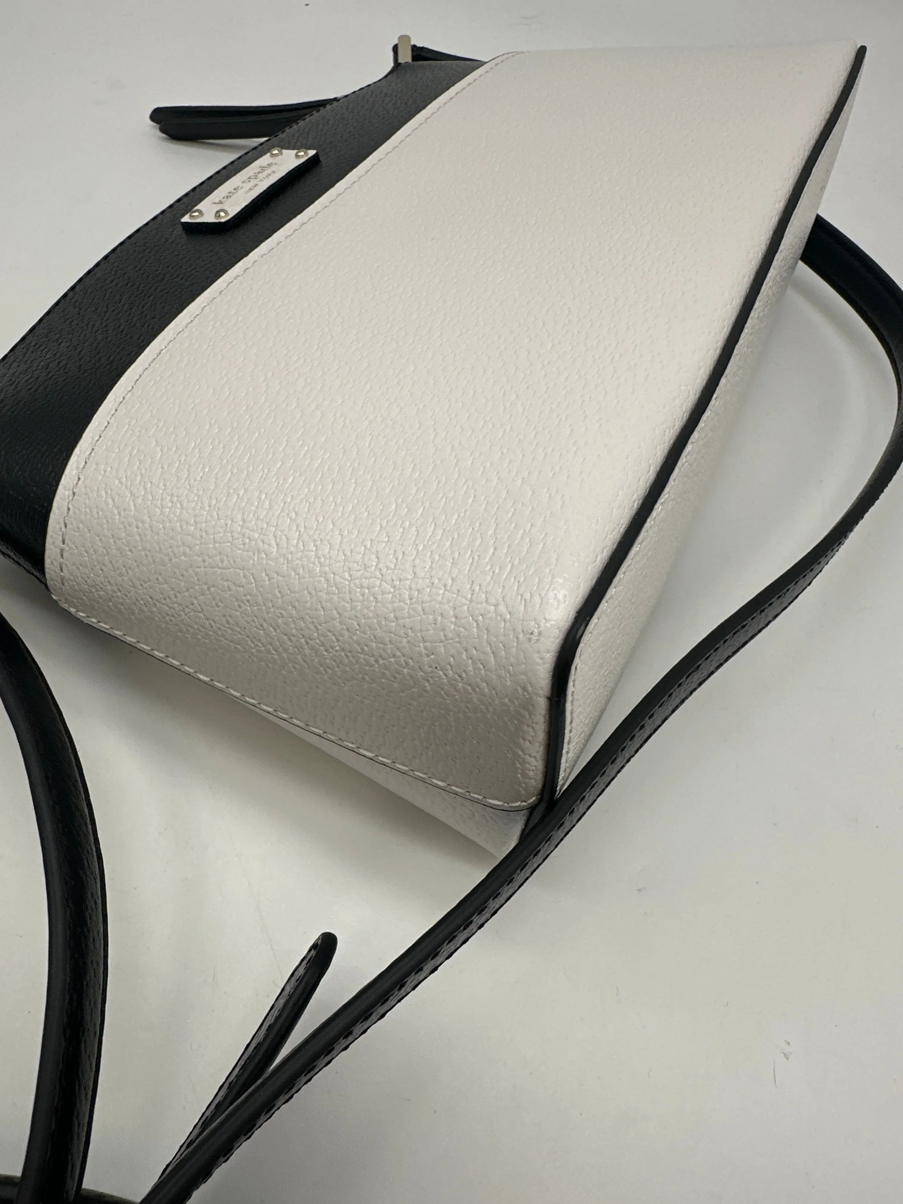 Kate Spade Bags Crossbody Designer By Kate Spade, Size: Small